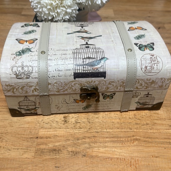Vintage Style Paper Mache Storage Chest Metal Clasp 2011 Kathryn White Design - Picture 3 of 8